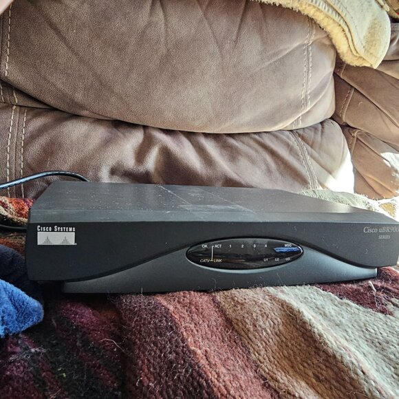 BUNDLE: Cisco 3560 POE Switch, UBR900, Aironet 350 AP w/ POE adapter - Picture 5 of 15